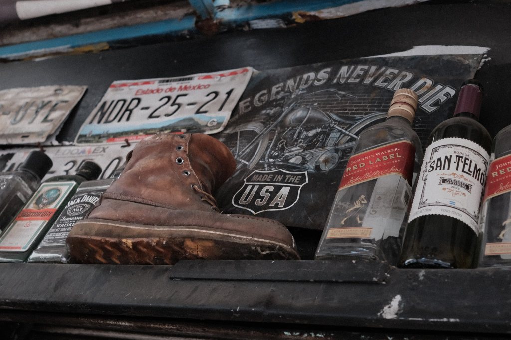 Bota moc toe café desgastada